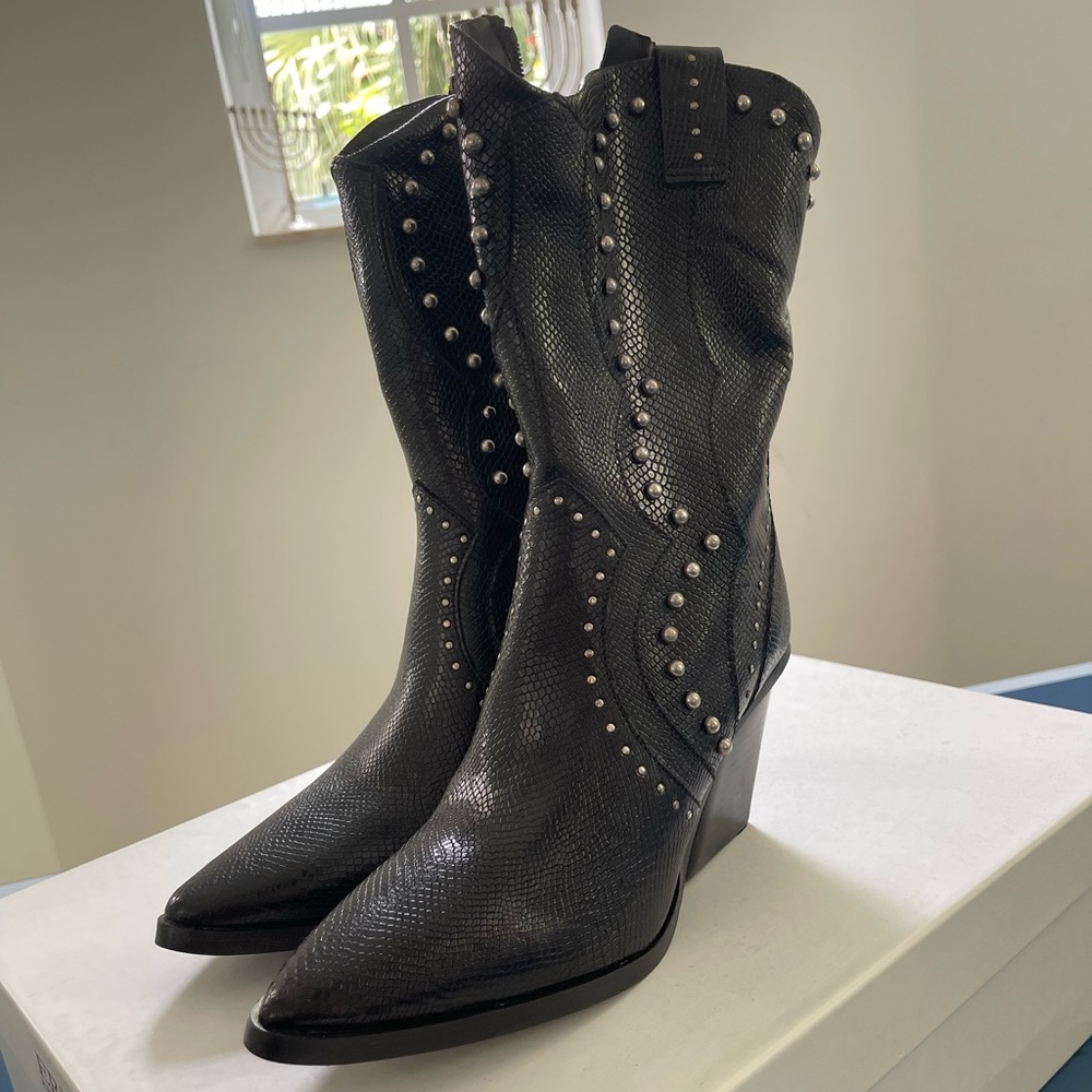 New Never Used- Ermanno Scervino Booties